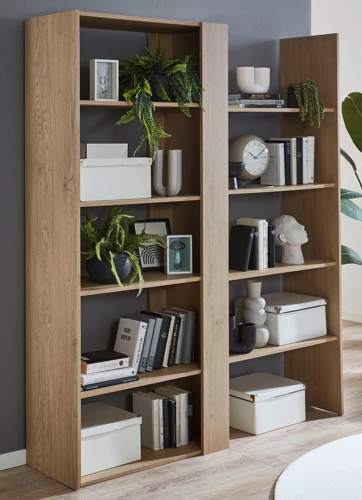 Ausziehbares Wandregal mit modernem Design