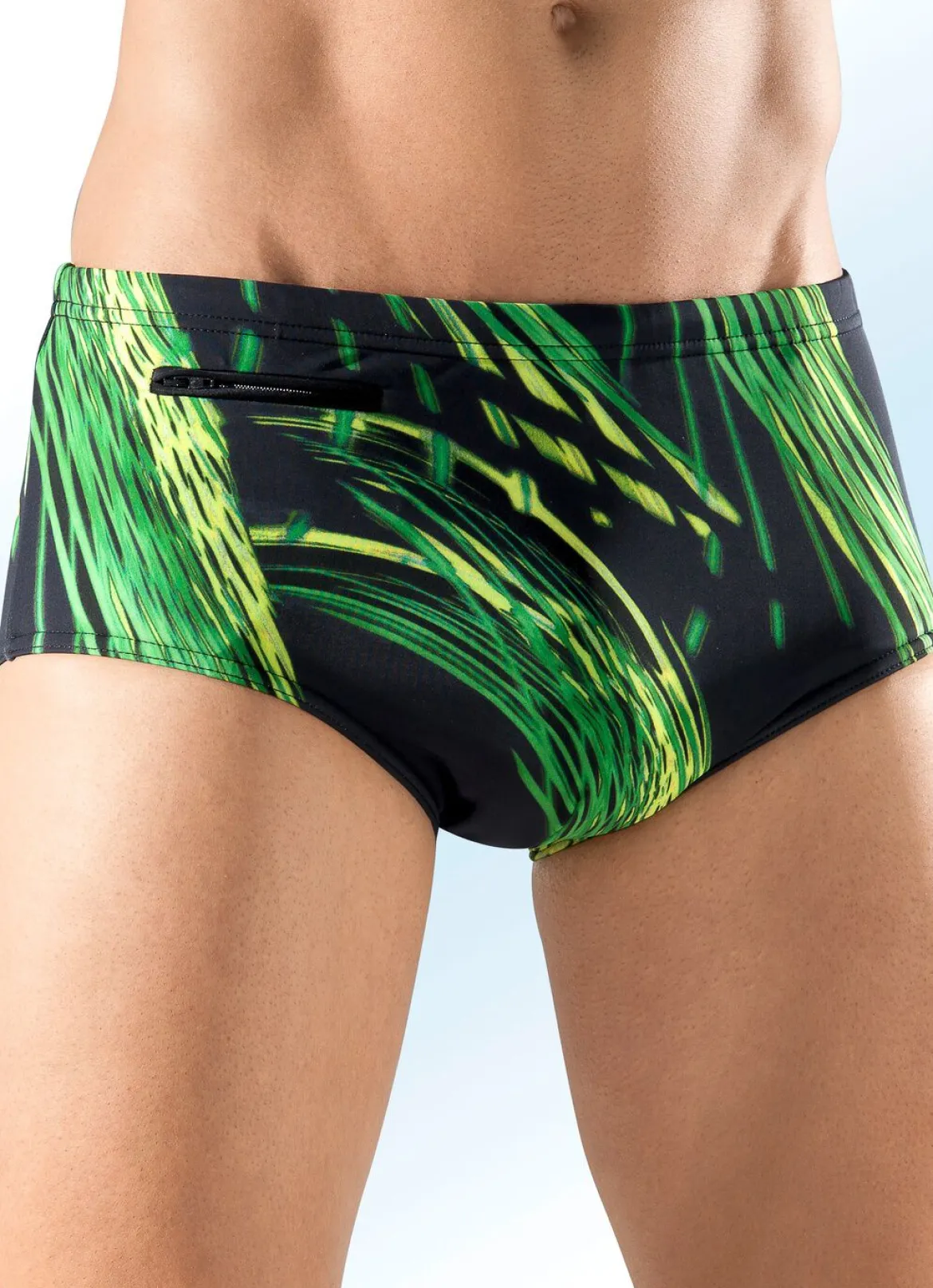 Badehose in höherer Slipform mit buntem Druckdessin allover