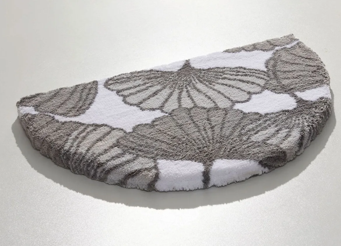 Badgarnitur mit Ginkgoblätter-Motiv