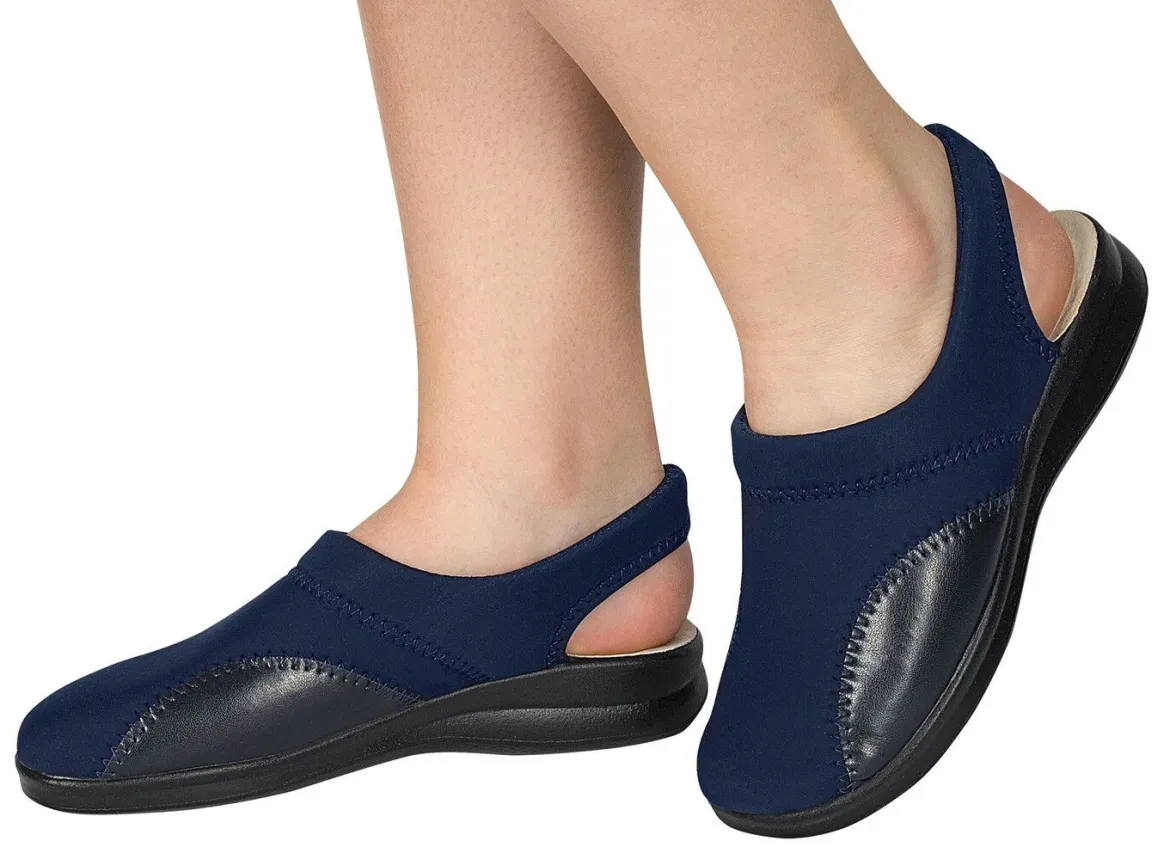 Bequeme Clogs aus Stretchmaterial mit elastischem Einschlupf