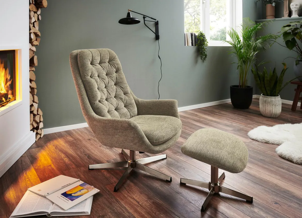 Bequemer Relax-Sessel mit Hocker
