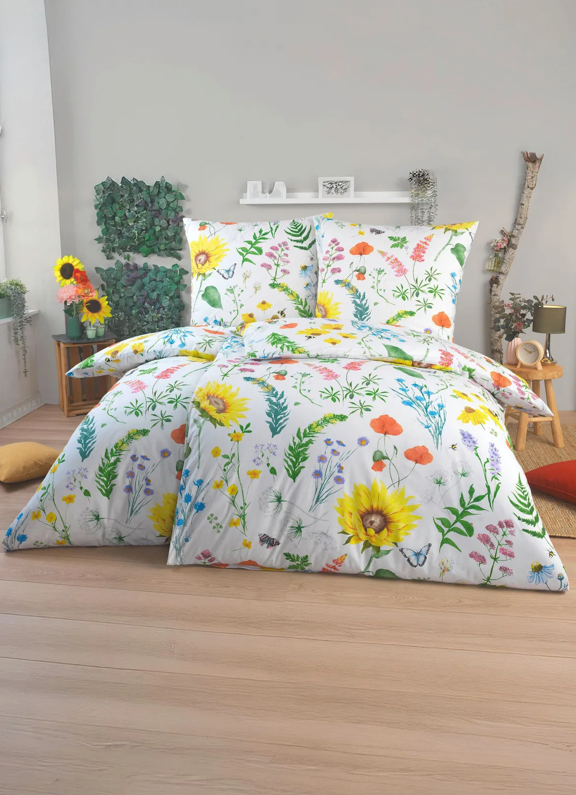 Bettwäsche-Garnitur mit Blumenwiesen-Motiv