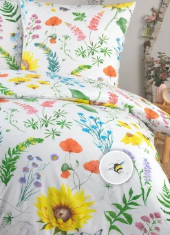Bettwäsche-Garnitur mit Blumenwiesen-Motiv