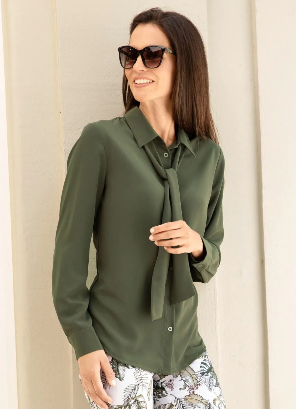 Bluse mit Bindeschluppe