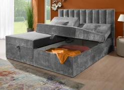 Boxspringbett mit individueller Kopfteilverstellung und Deko-Kissen
