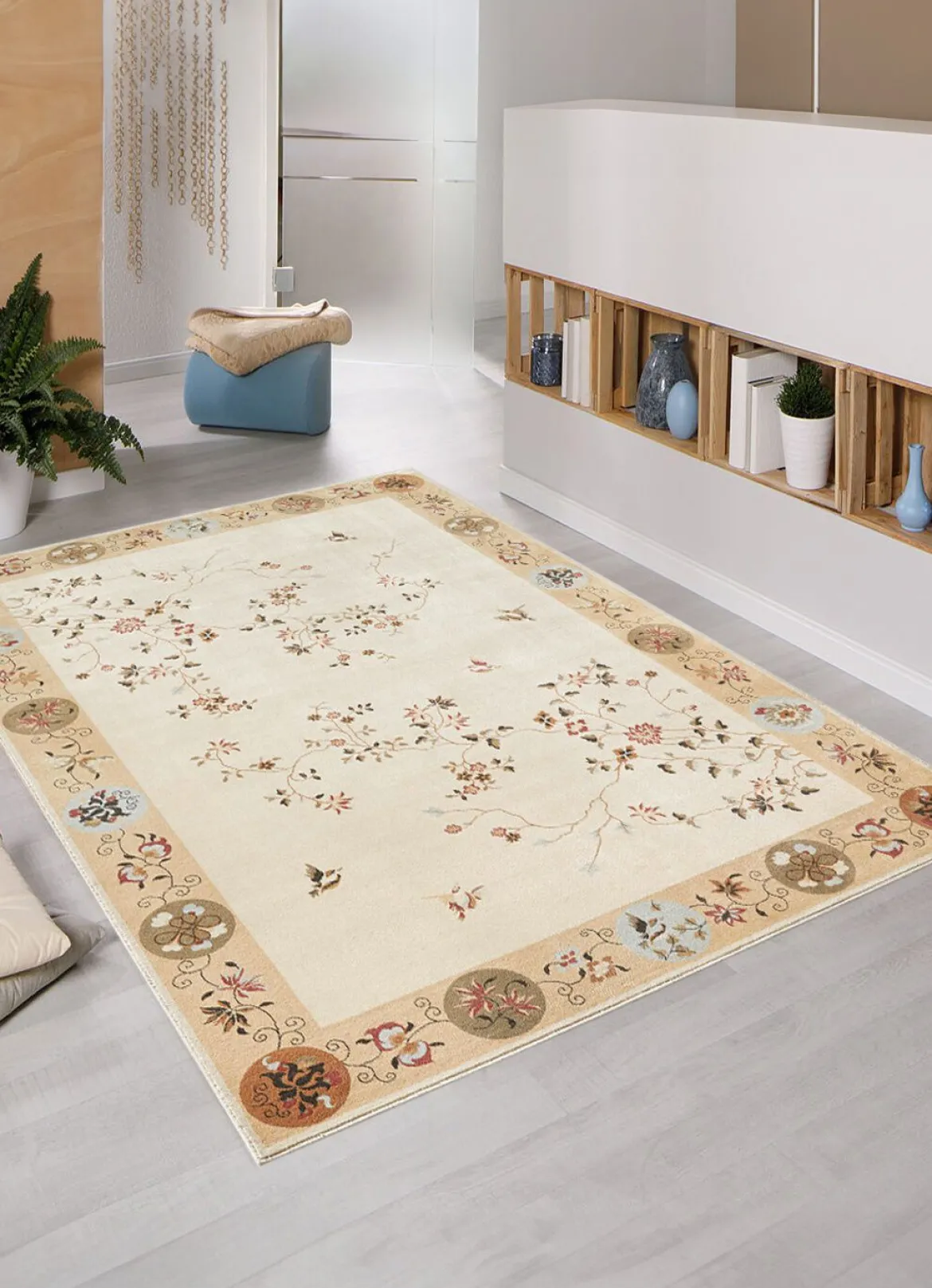 Brücken und Teppiche mit Blumen- und Rankenmotiven