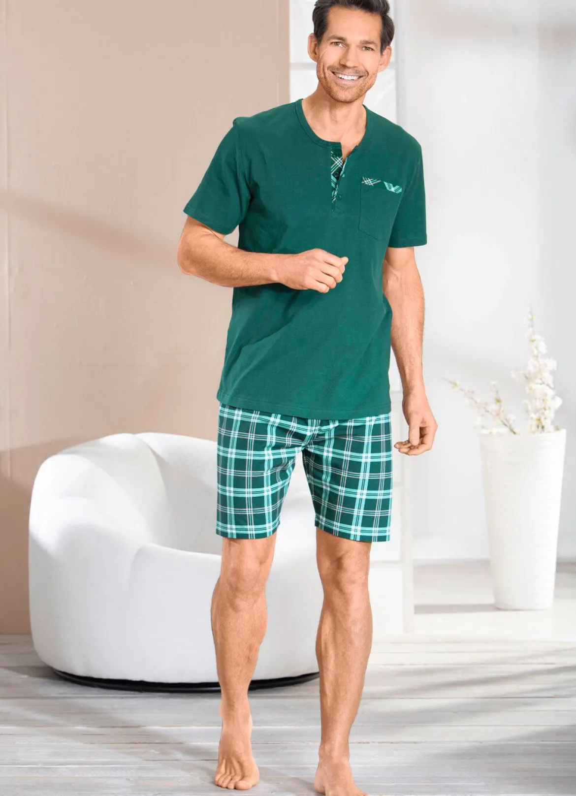 Dreiteiliges Shorty mit Knopfleiste und Brusttasche