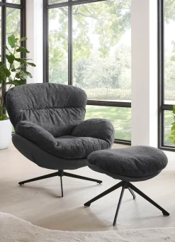 Gemütlicher Loungesessel mit Hocker