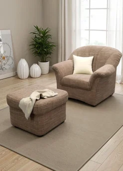 Gemütlicher Sessel und Hocker