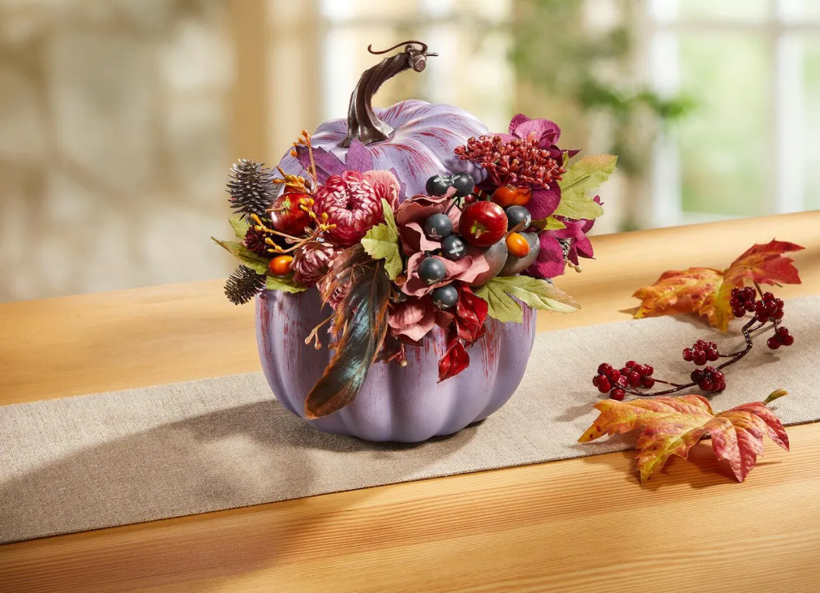 Herbstlicher Deko-Kürbis