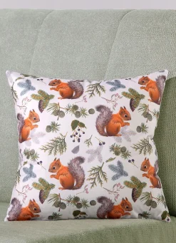 Herbstlicher Kissenbezug mit Eichhörnchen-Motiv