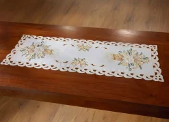 Hochwertig bestickte Tisch- und Raumdekoration aus dem Hause Schäfer