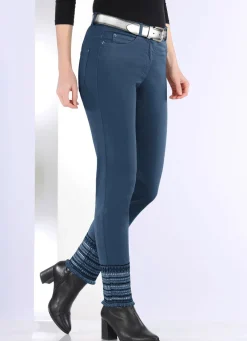 Hose mit aufwendiger Stickerei im Ethno-Stil