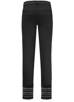 Hose mit aufwendiger Stickerei im Ethno-Stil
