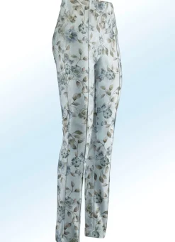 Hose mit farbharmonischer Floraldessinierung