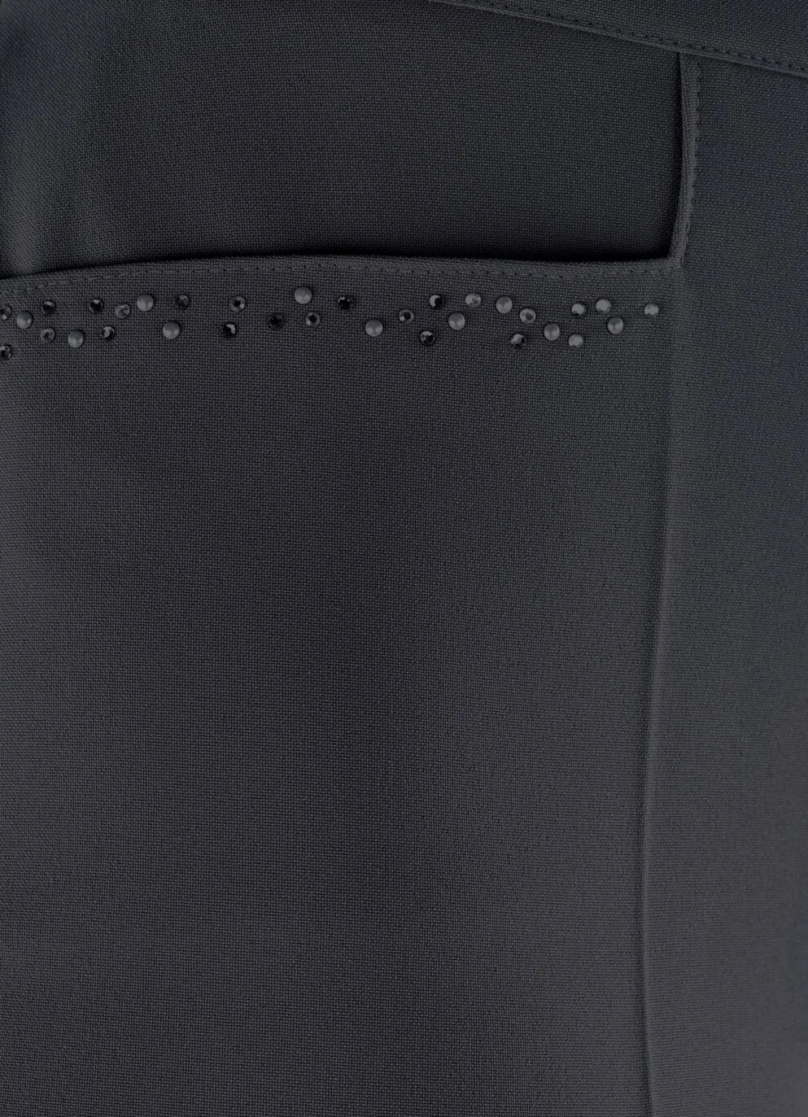 Hose mit funkelndem Perlen- und Glitzersteinchenbesatz