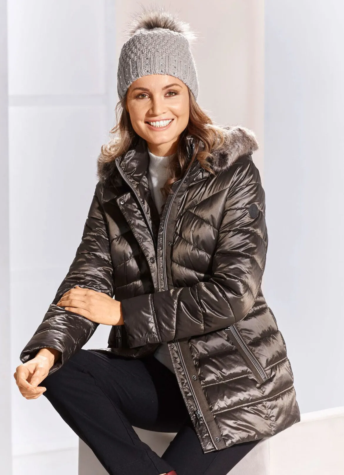 Jacke mit abnehmbarer Kapuze