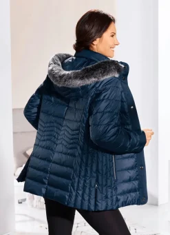 Jacke mit abnehmbarer Kapuze