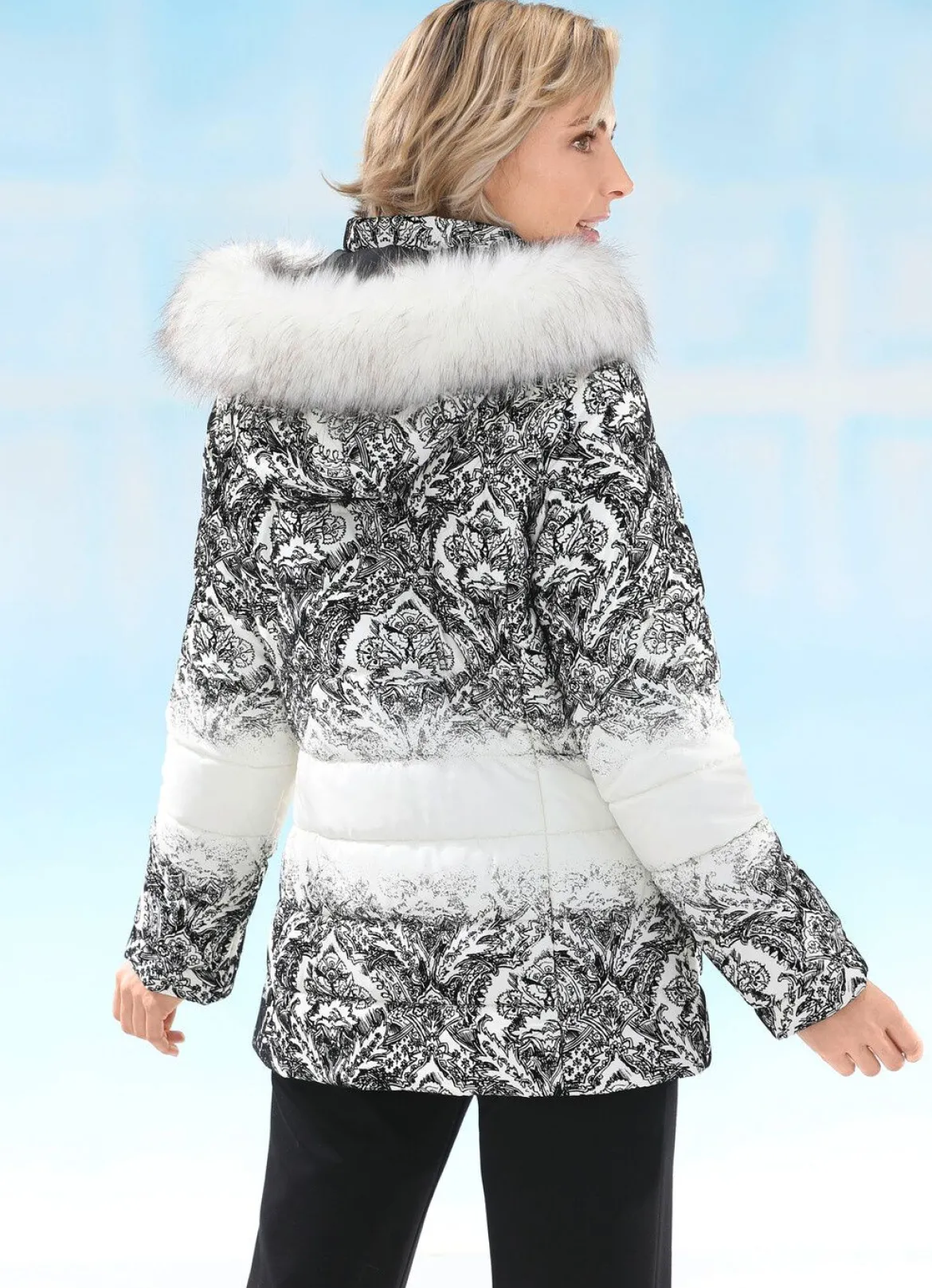 Jacke mit abnehmbarer Kapuze
