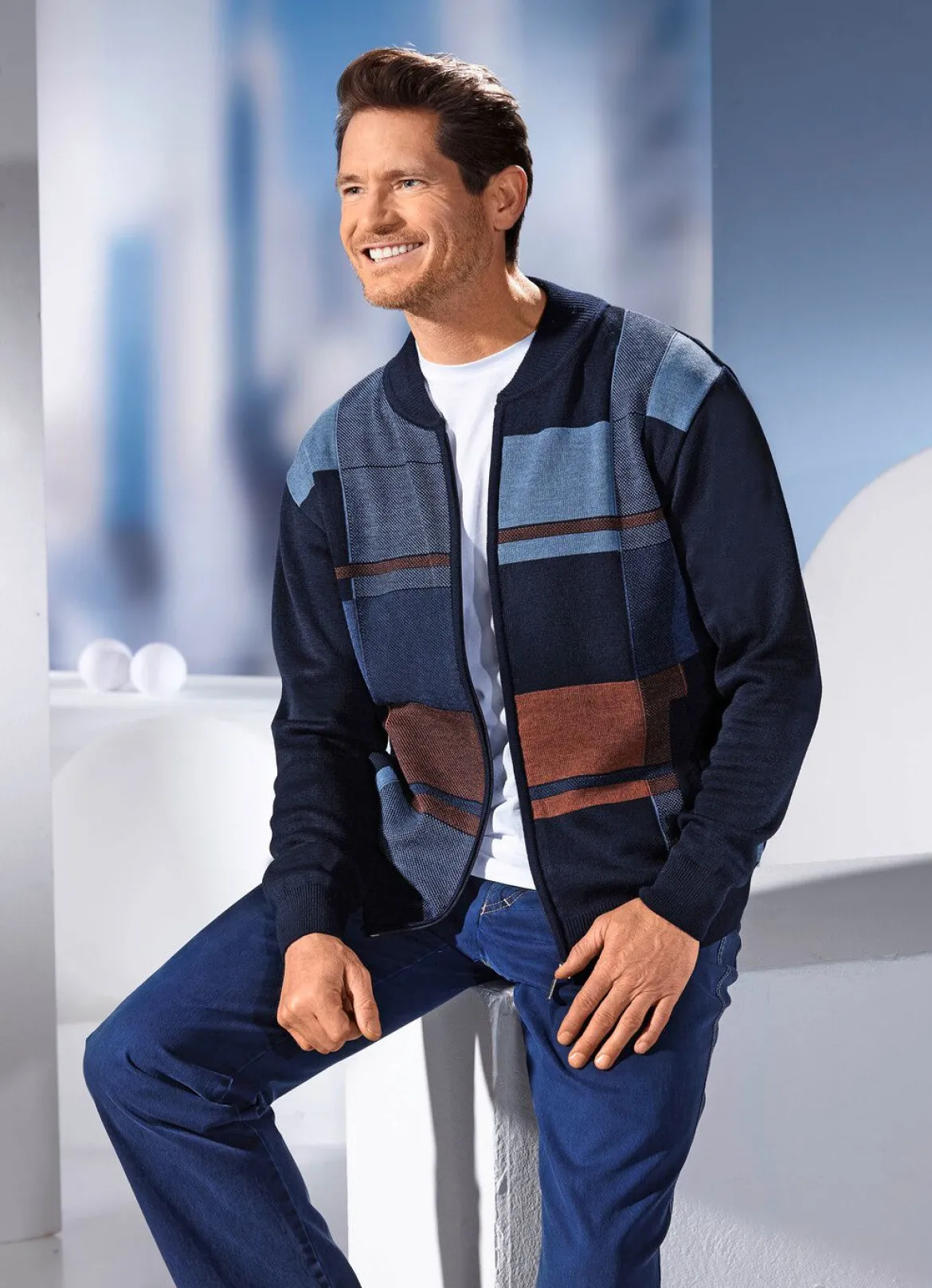 Jacke mit durchgehendem Reißverschluss in 2 Farben