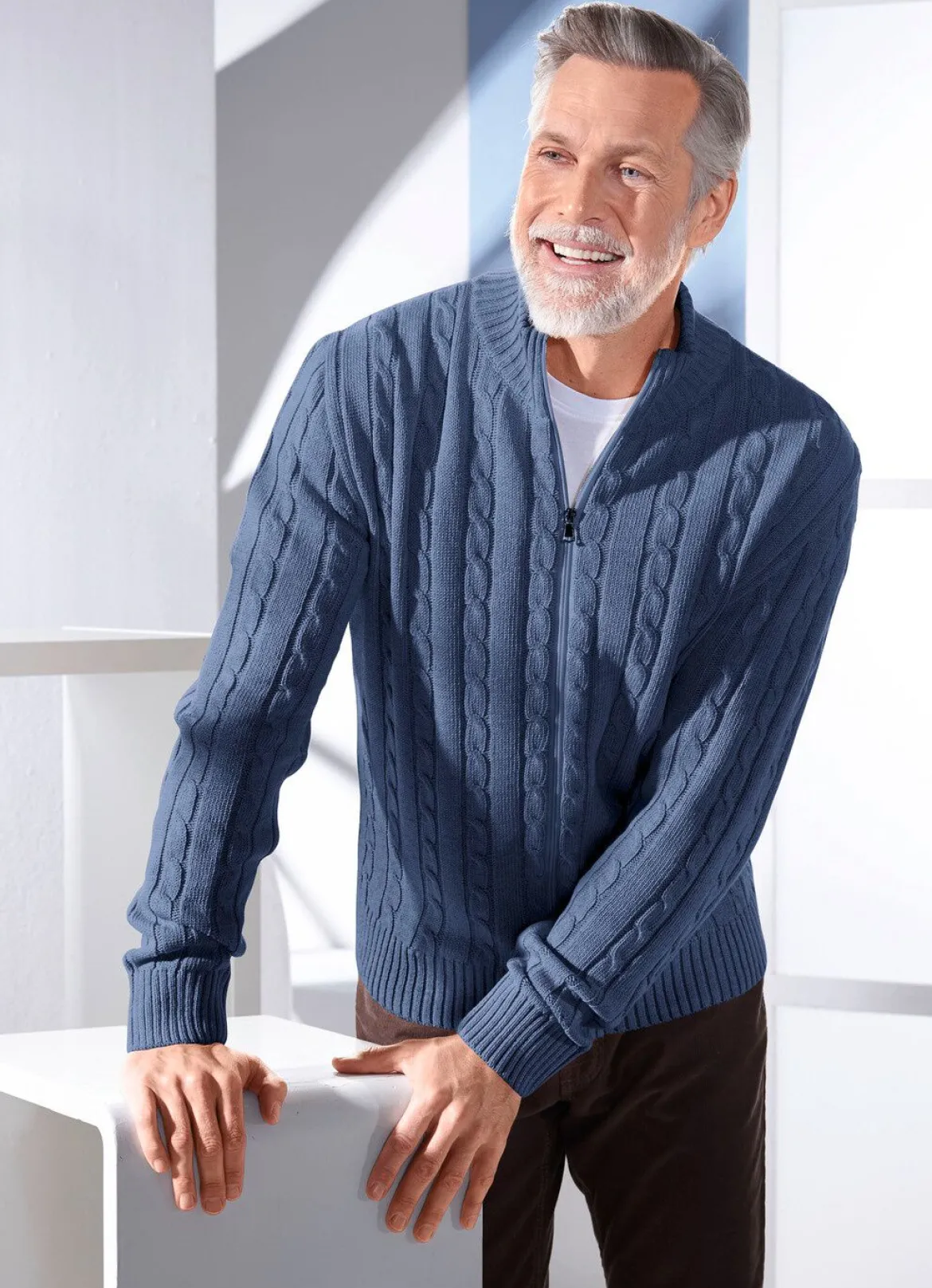Jacke mit durchgehendem Reißverschluss in 5 Farben