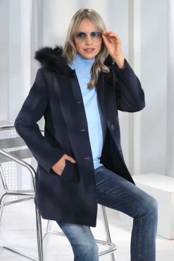 Jacke mit fester Kapuze