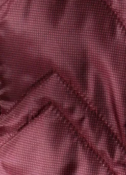 Jacke mit seitlicher Längssteppung