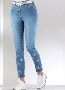 Jeans mit floralen Lochstickereien und Strasssteinchen