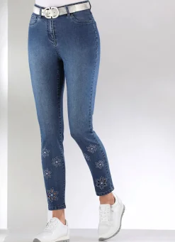 Jeans mit floralen Lochstickereien und Strasssteinchen