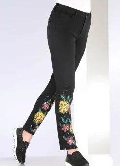 Jeans mit handbemalten, floralen Motiven