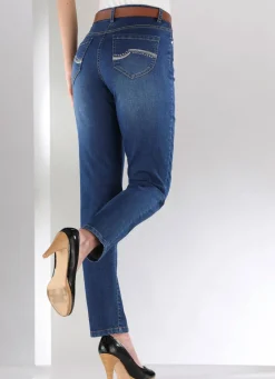 Jeans mit schönen Stickereien und funkelnden Strassteinen