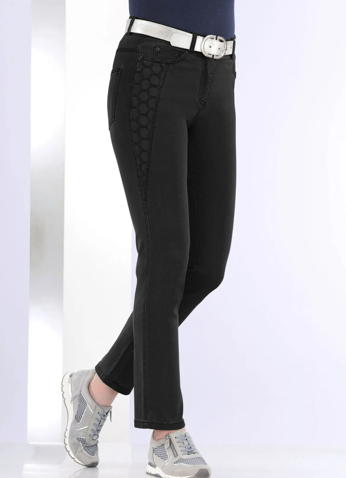 Jeans mit schöner Stickerei