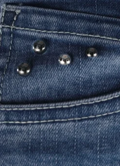 Jeans mit trendigen Ziernieten