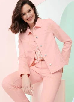 Jeansjacke mit stiltypischen Nähten