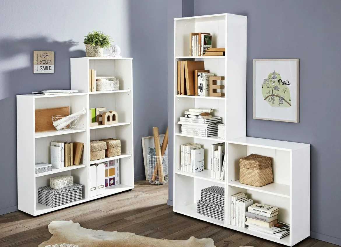 Klassische Regal-Serie mit Kunststofffüßen