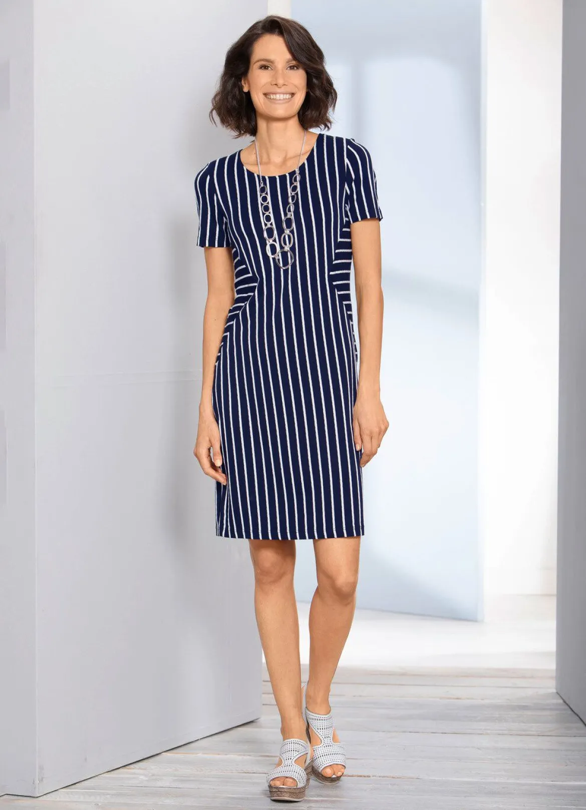 Kleid in angesagter Streifenoptik