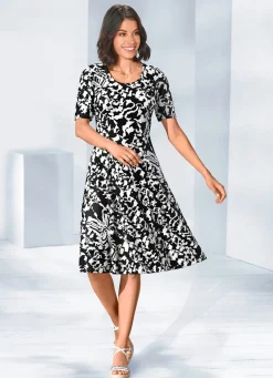 Kleid in schwingender Form