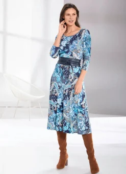 Kleid mit ausgestelltem Rockteil