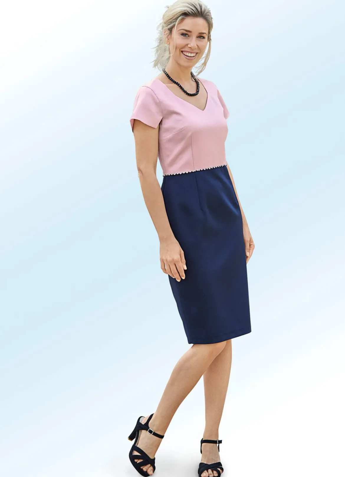 Kleid mit Bolero und Perlen- sowie Strasssteinzier