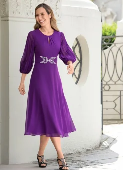 Kleid mit funkelnder Schmuckstein-Applikation