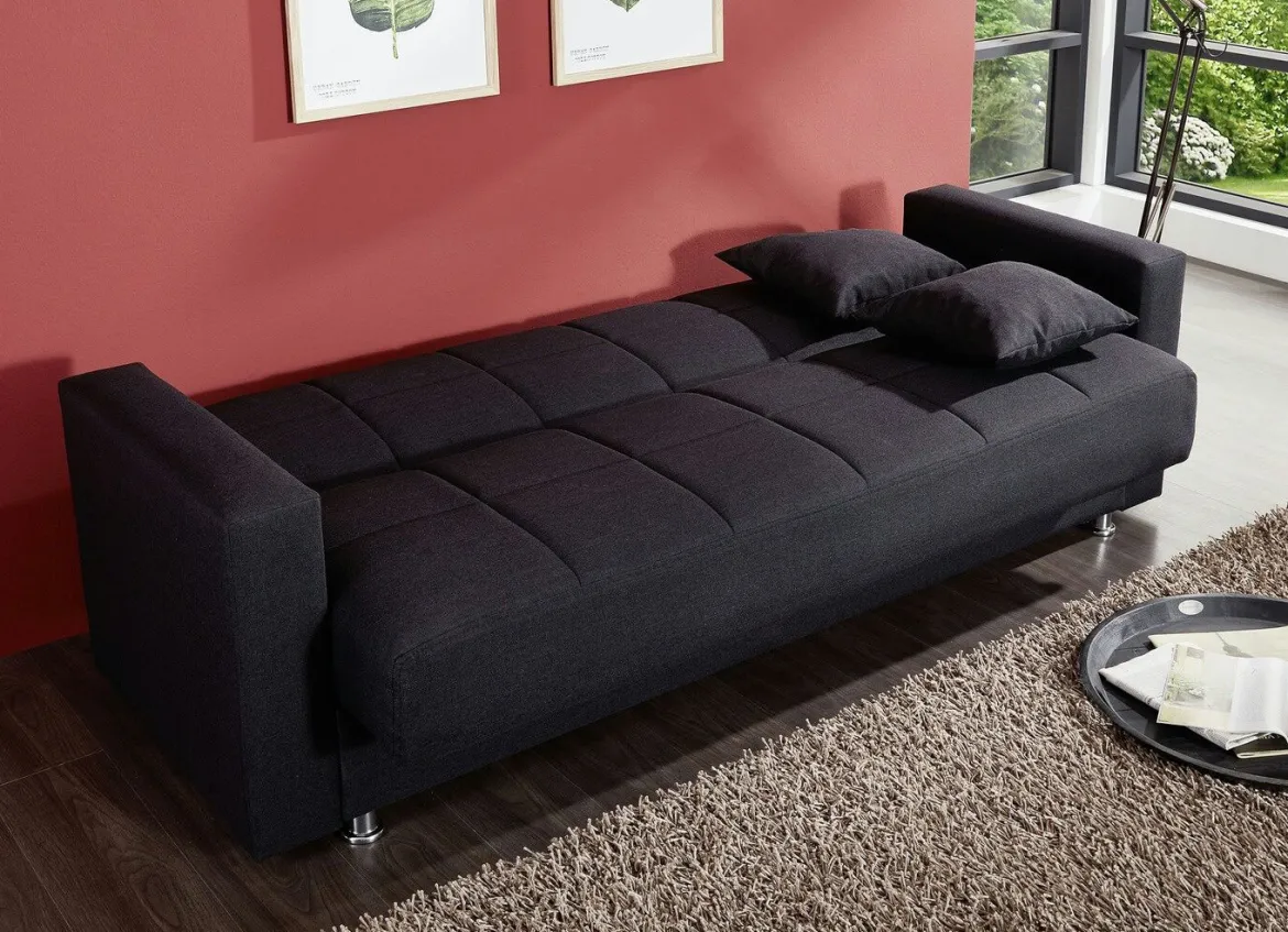 Klick-Klack-Sofa mit Dekokissen