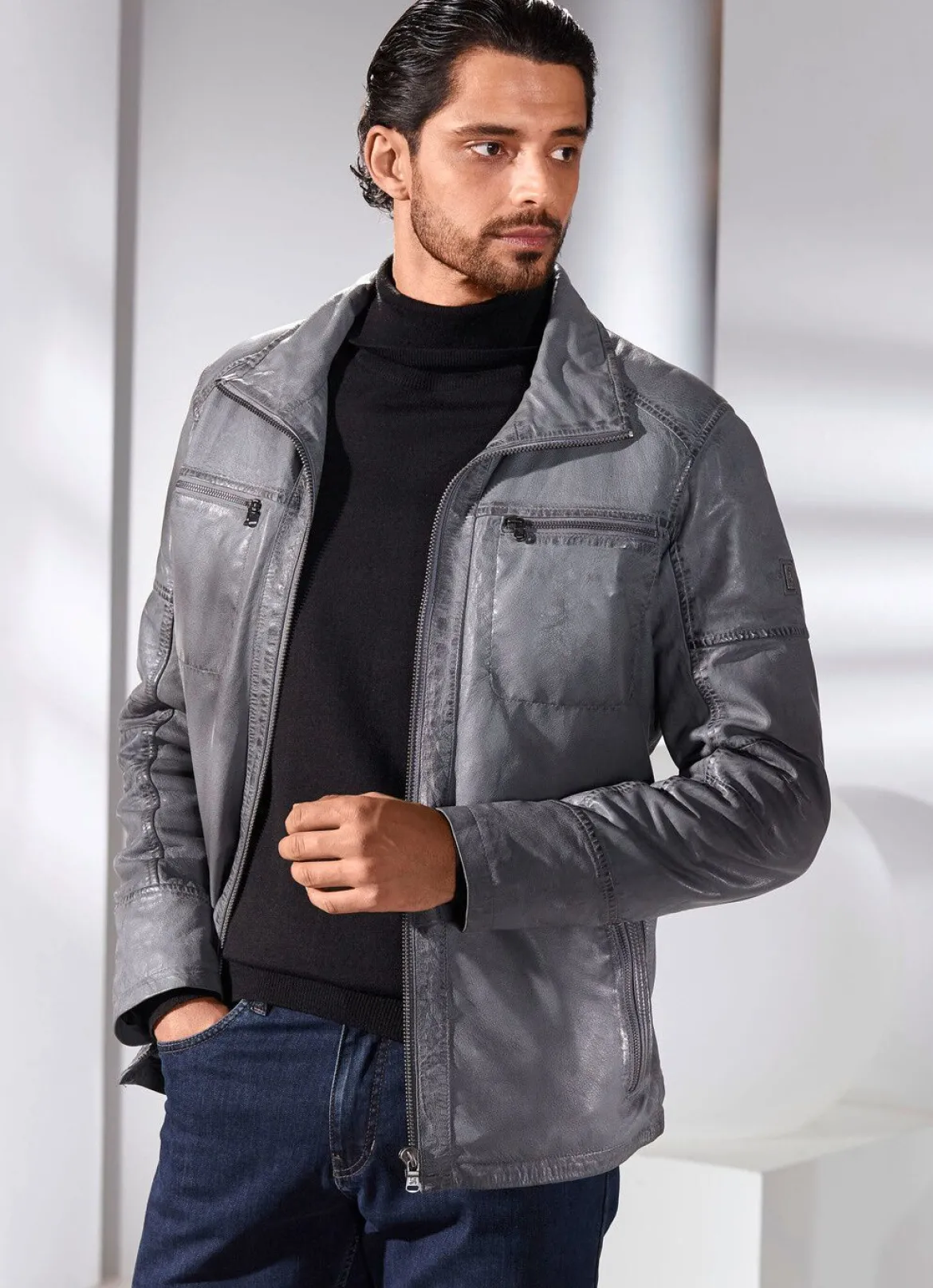 Lederkurzjacke mit Stehumlegekragen