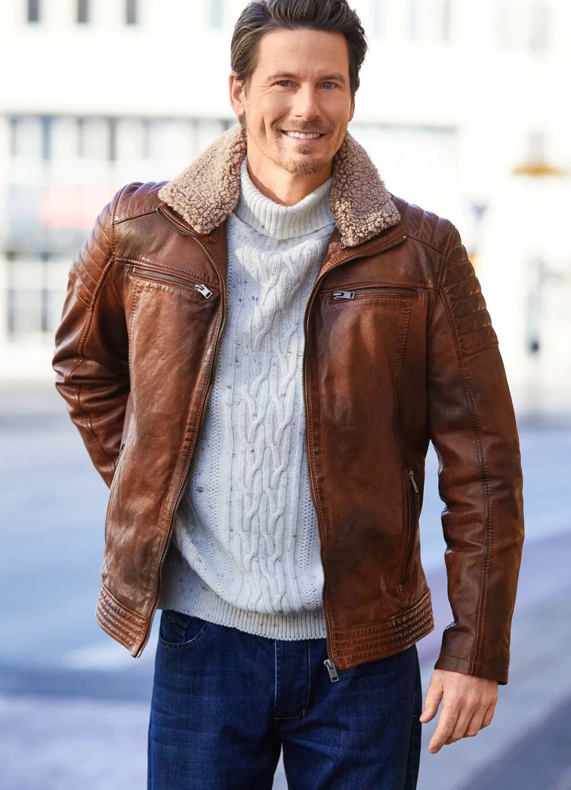 Lederkurzjacke mit Webpelzbesatz