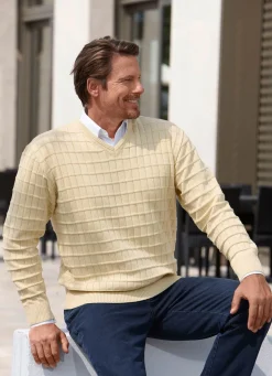 Legerer V-Pullover mit Strukturdessin in 3 Farben