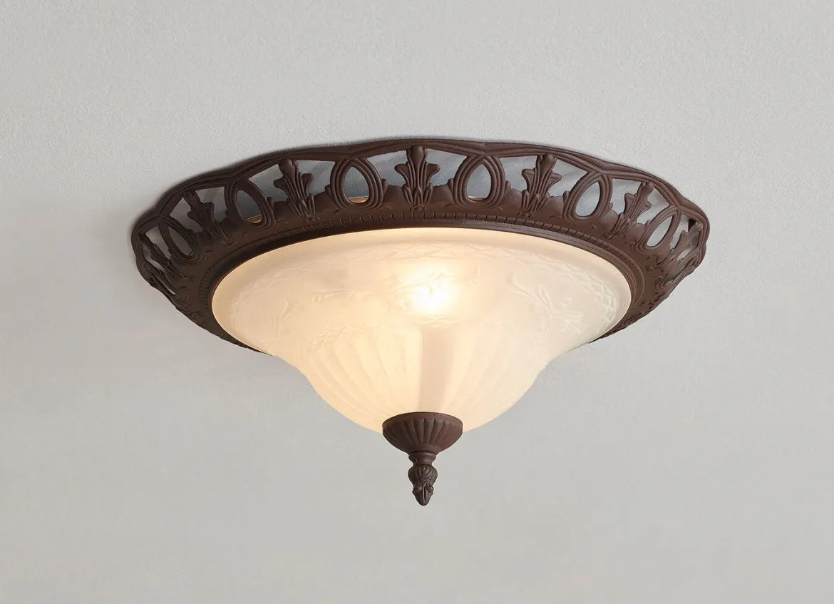 Leuchtenserie aus Metall mit Glasschirmen