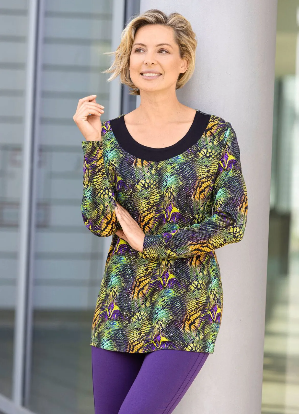 Longshirt mit schwarzer angesetzter Blende
