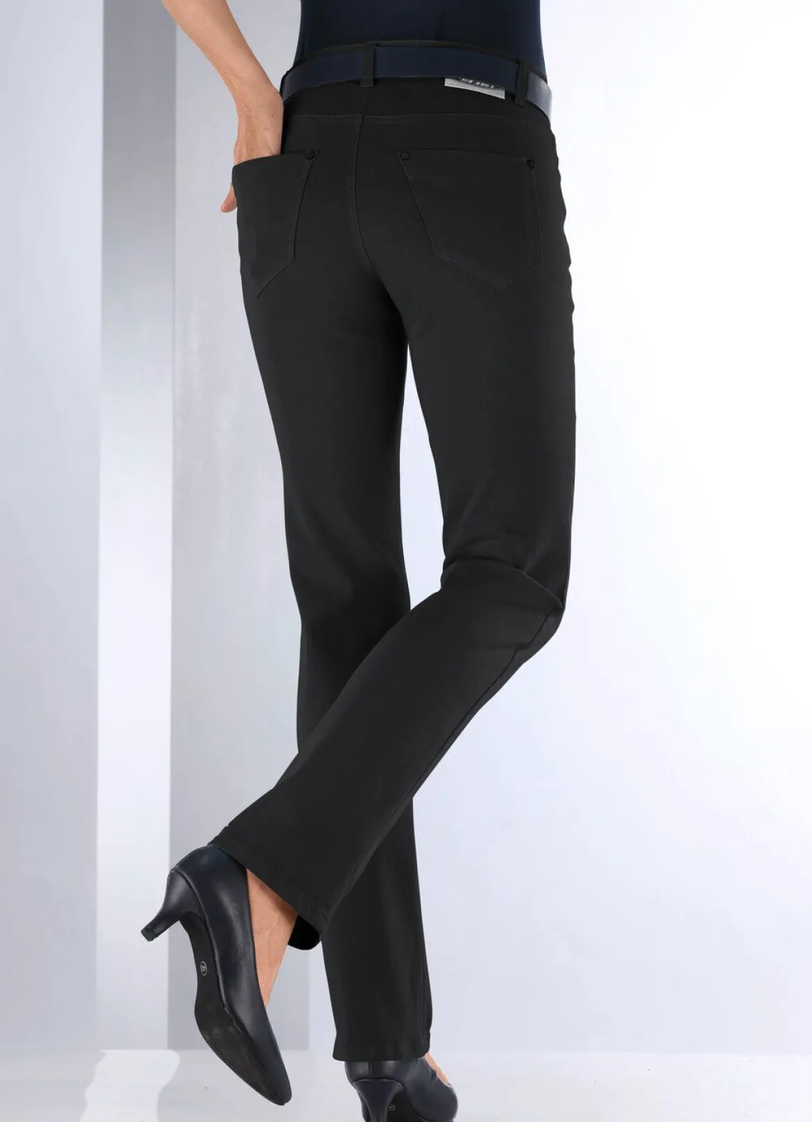 Magic-Jeans in 5-Pocket-Form