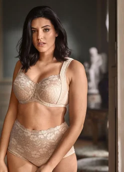 Miss Mary Miederslip mit unterlegter Elastikspitze im Vorderteil
