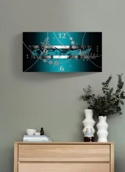 Moderne Wanduhr aus Aluminium