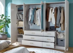 Moderner Kleiderschrank